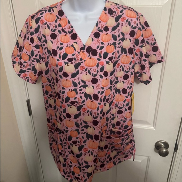 Revel Scrub Pink Top FallLeaves Pumpkins Size L Lightweight Breathable Stretch - Picture 1 of 5